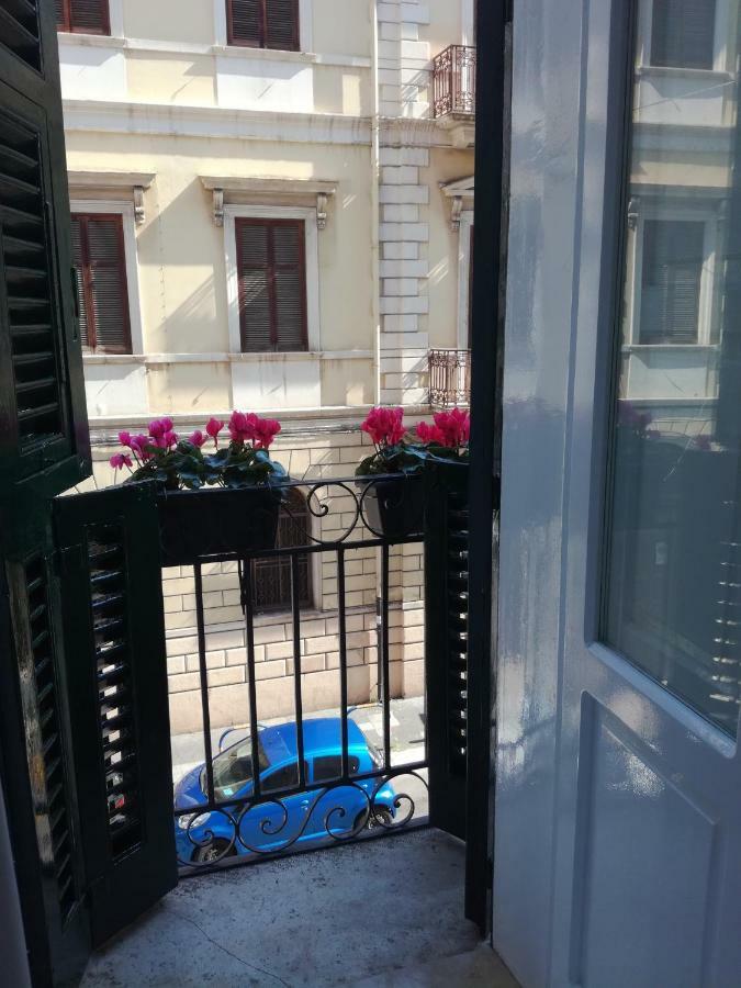 Cairoli 79 Lägenhet Bari Exteriör bild